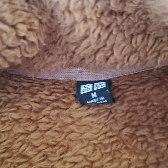 Uniqlo fuzzy sweater - Picture 2 of 2
